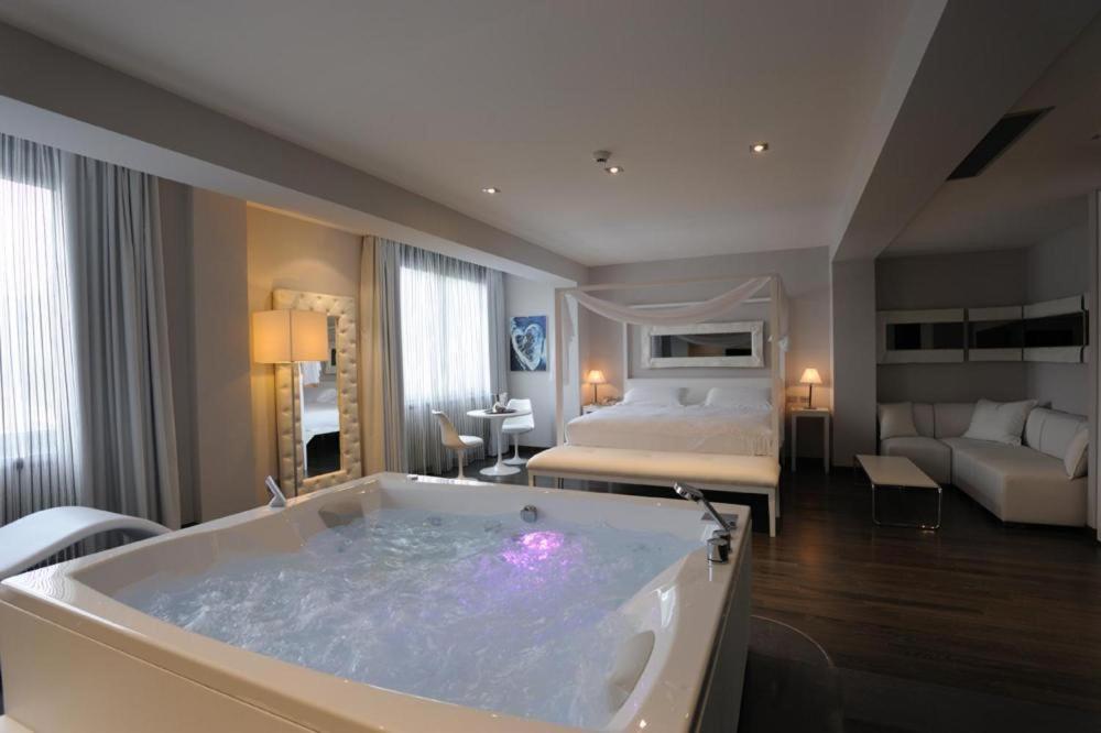 Park Hotel Sporting Teramo Eksteriør billede